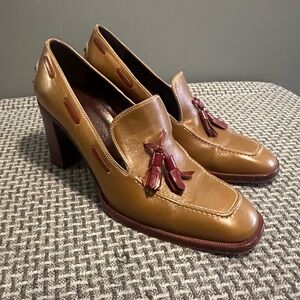 Tod’s Sz 40- Leather Tassle Heeled Loafer - Camel Brown with Red Trim